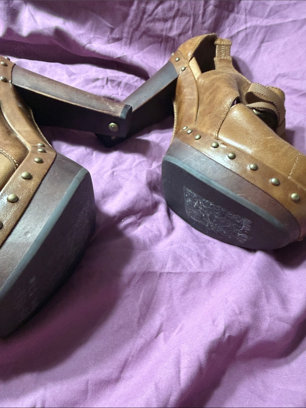 UGG Brown Leather Ribbon-Accent Platform Clog Heels - Picture 5 of 7